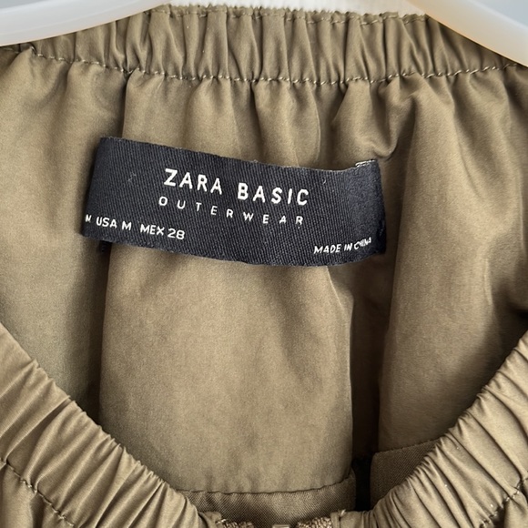 Zara light weight jacket. Olive green. Size medium.  Excellent condition - Picture 2 of 4